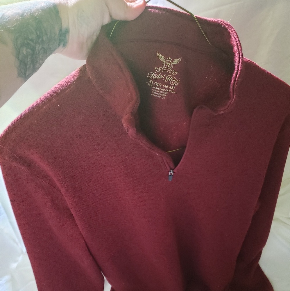 Red pullover sweatshirt 🍍🍍